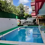 Twin Aparthotel