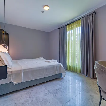 Ξενοδοχείο με διαμερίσματα Twin 4*