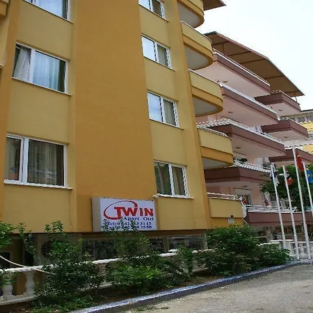 Ξενοδοχείο με διαμερίσματα Twin 4*